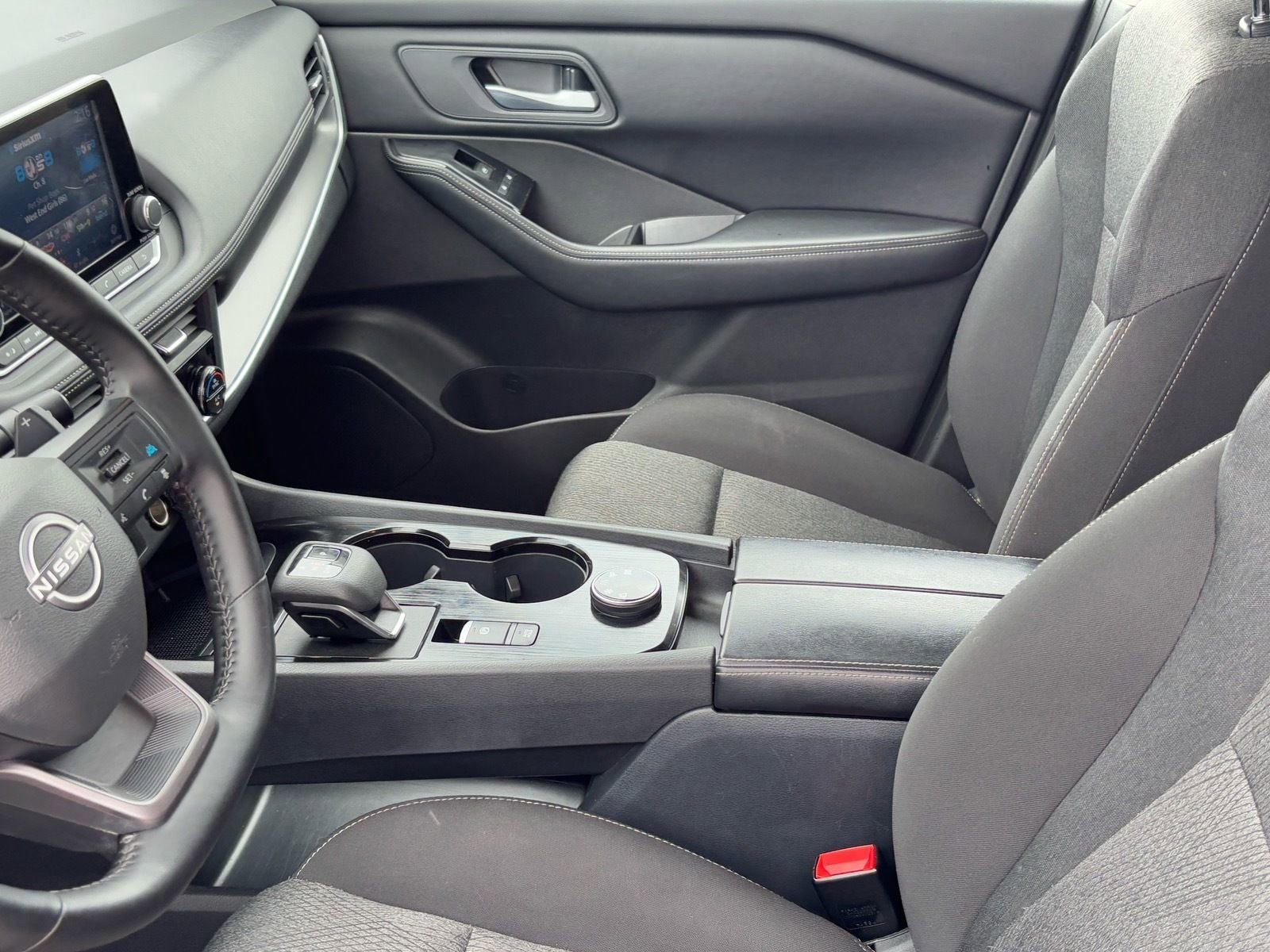 Used 2025 Nissan Rogue SV image 17