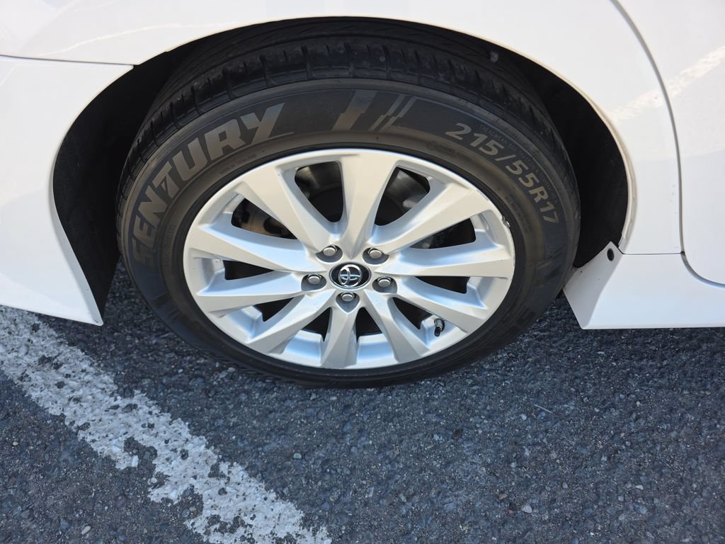 Used 2014 Toyota Camry SE w/ Leather Package FWD image 33