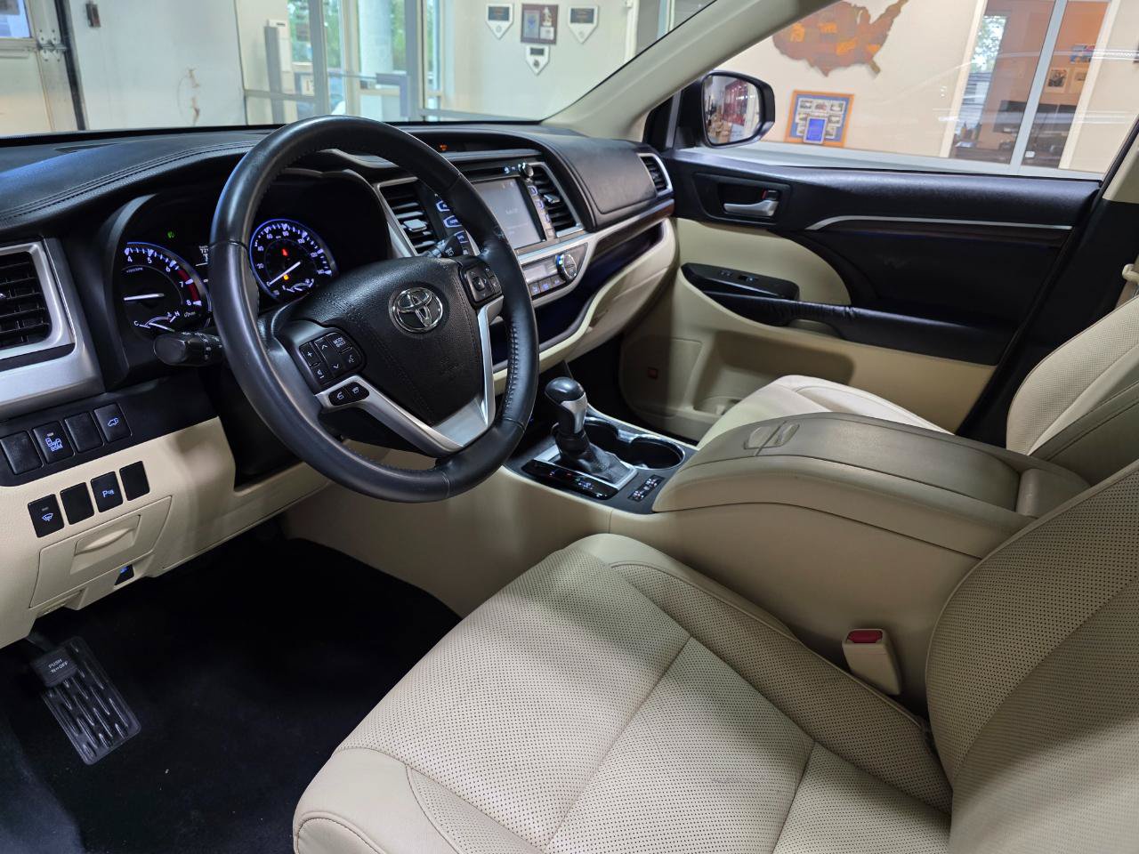 Used 2015 Toyota Highlander Limited AWD/4WD image 16