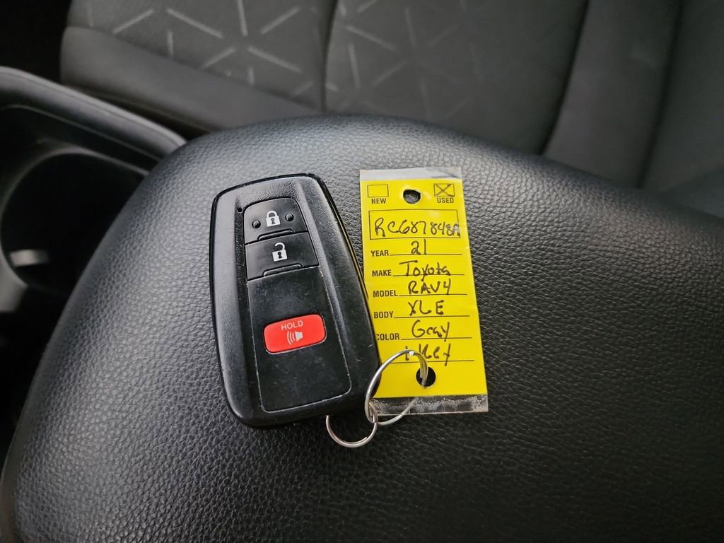 Used 2021 Toyota RAV4 XLE AWD/4WD image 42