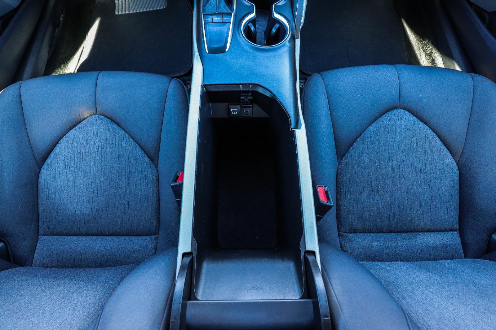 Used 2022 Toyota Camry LE FWD image 29