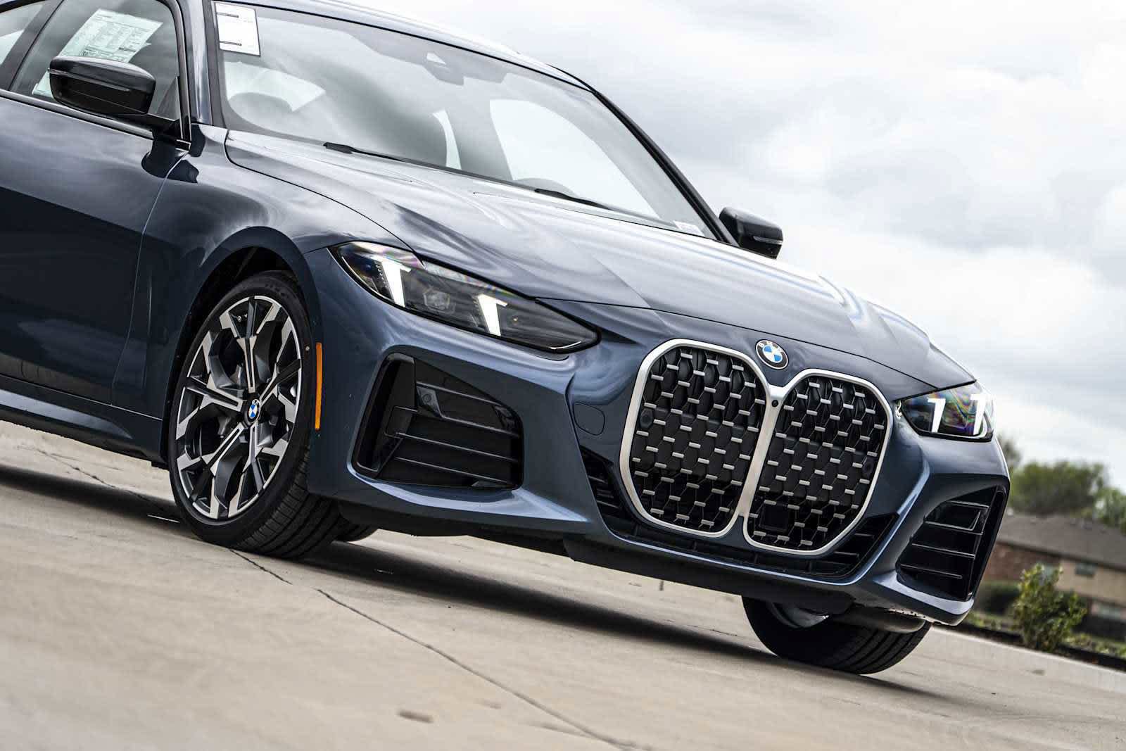 Used 2025 BMW 430i Coupe w/ M Sport Package RWD image 3