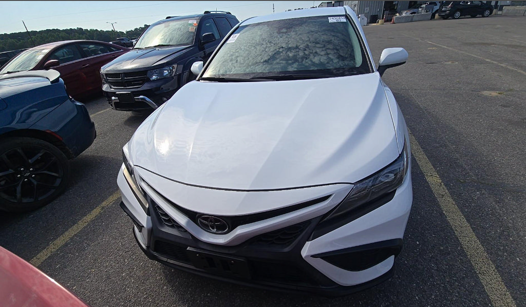 Used 2021 Toyota Camry SE FWD video 3