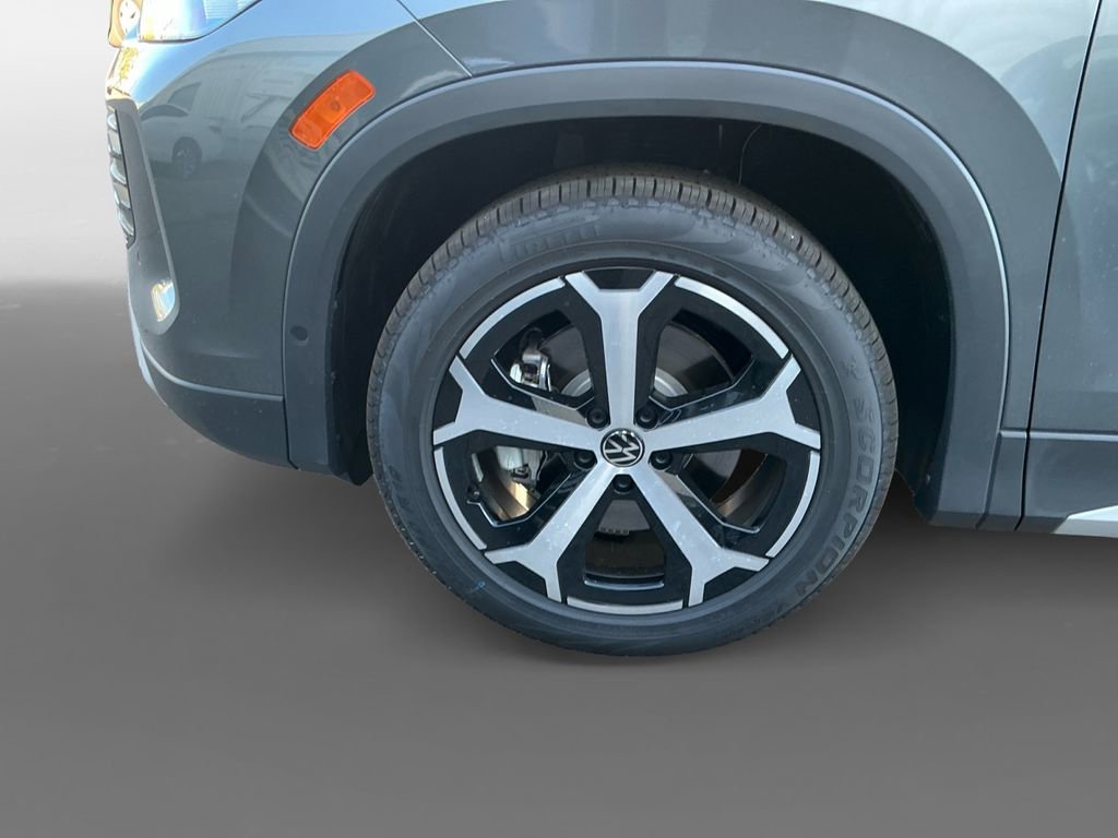 New 2025 Volkswagen Tiguan SE image 14