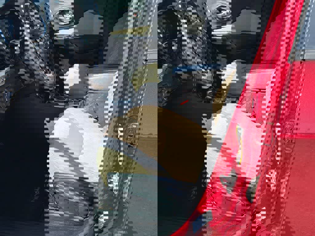 Used 2015 Jeep Cherokee Sport image 10