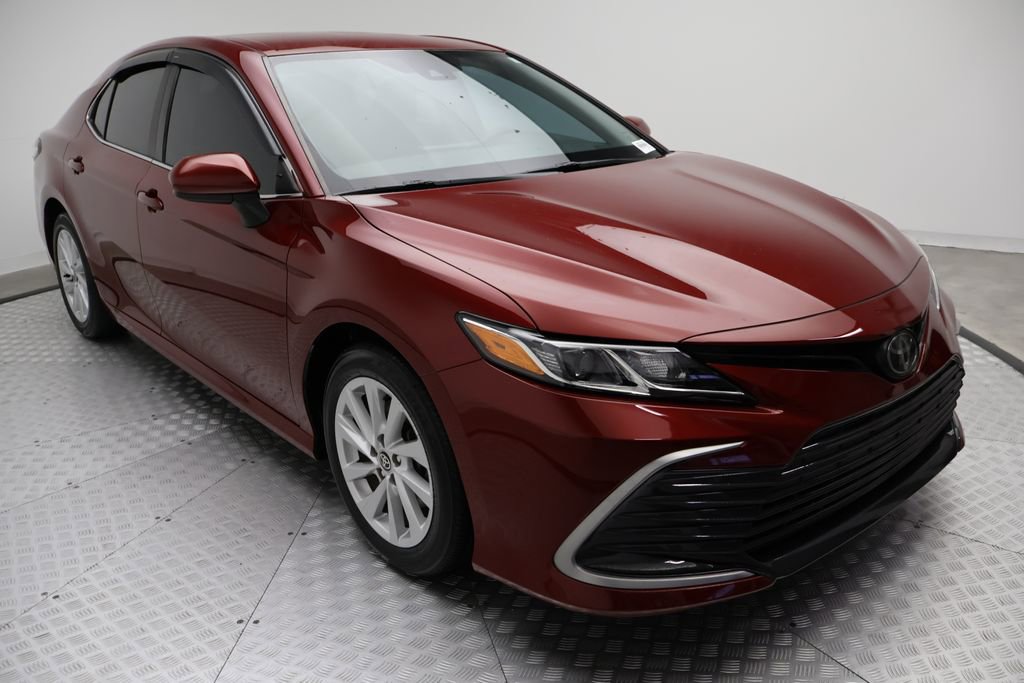 Used 2022 Toyota Camry LE image 6