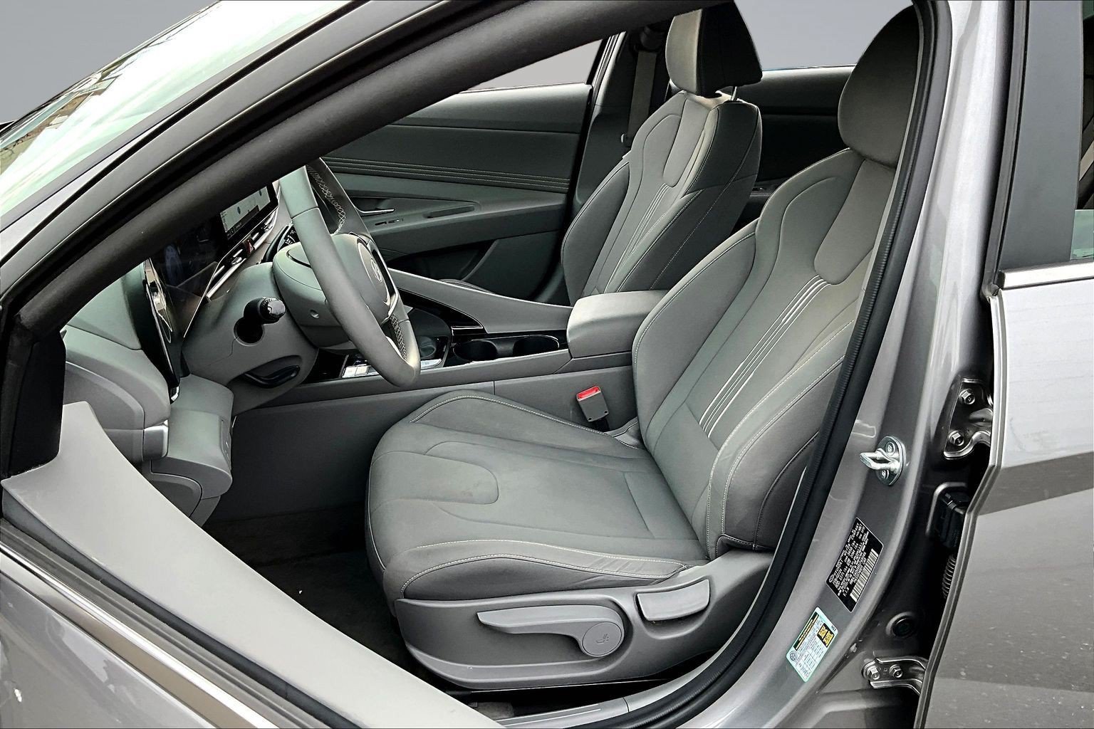 Used 2024 Hyundai Elantra SEL w/ Convenience Package FWD image 17