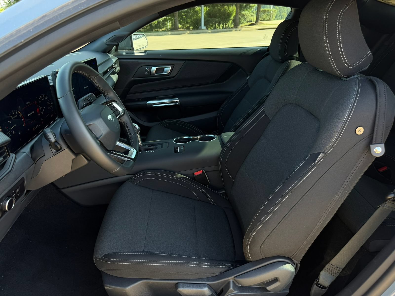 Used 2025 Ford Mustang Coupe RWD image 10