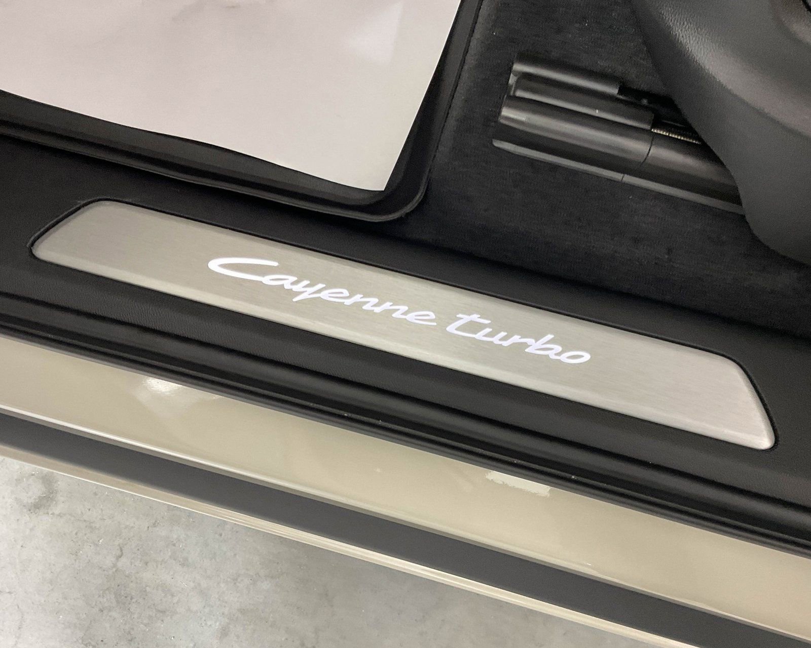 Certified 2024 Porsche Cayenne Turbo image 15