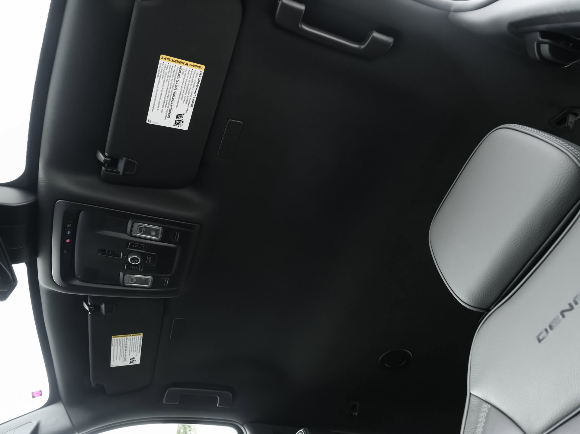 Used 2025 GMC Yukon Denali RWD image 20