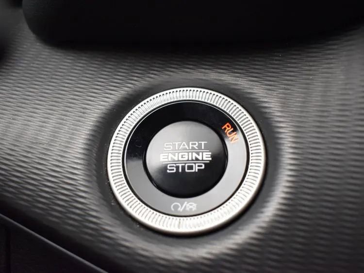 Used 2024 Jeep Grand Cherokee L Laredo image 30