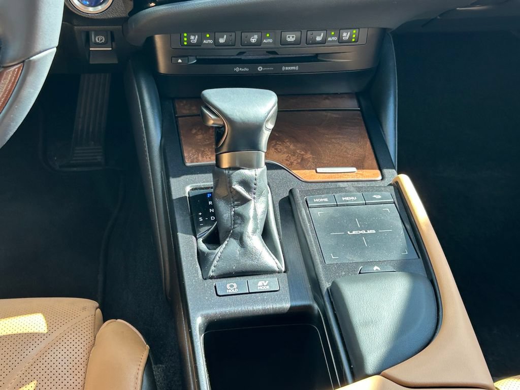 Used 2022 Lexus ES 300h w/ Luxury Package FWD image 21