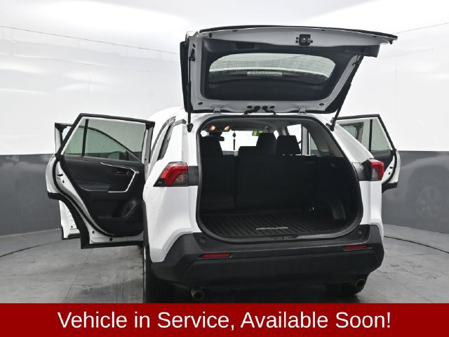 Used 2021 Toyota RAV4 LE AWD/4WD image 44
