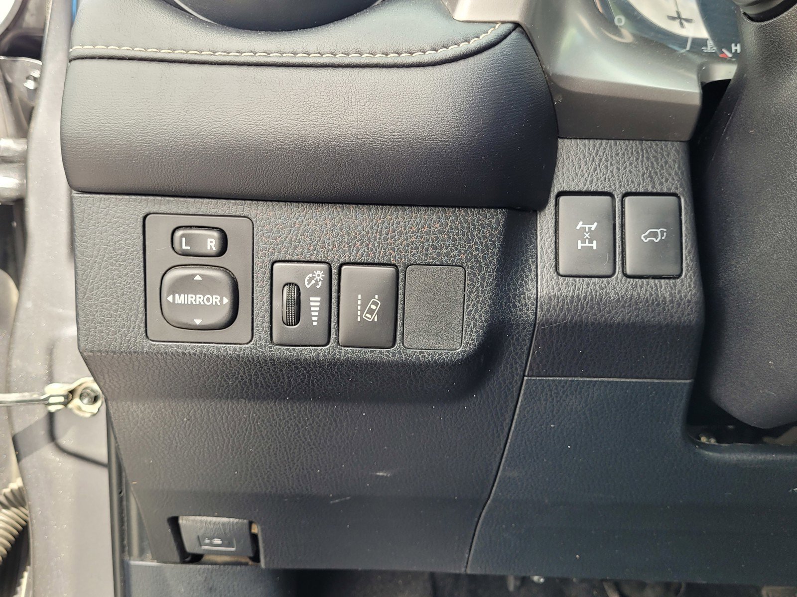 Used 2017 Toyota RAV4 Limited w/ Advanced Technology Package image 24