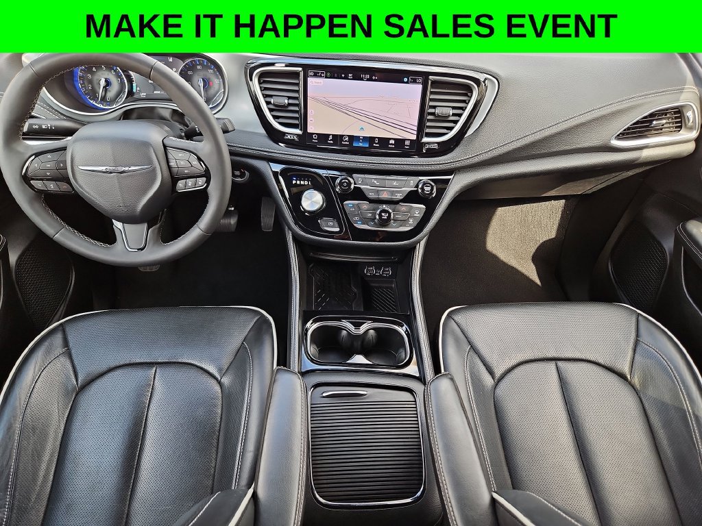 Used 2025 Chrysler Pacifica Limited FWD image 17