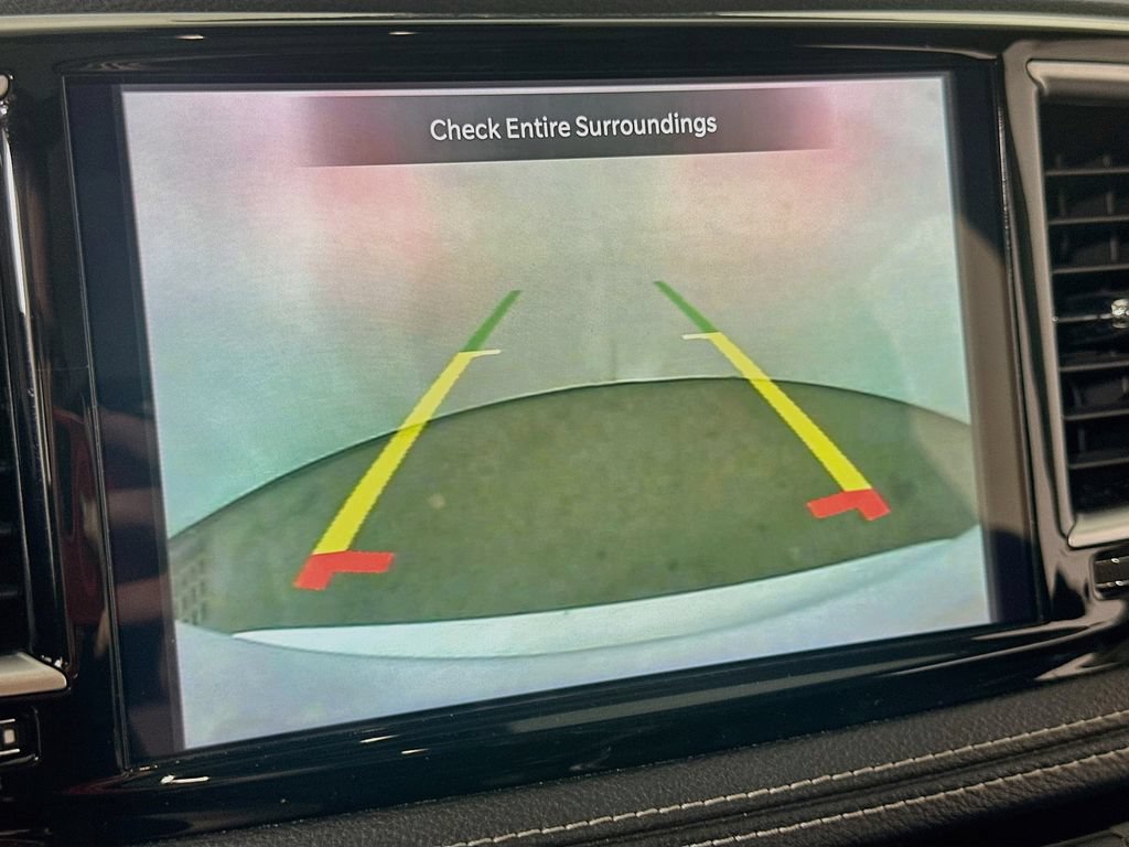 Used 2023 Chrysler Pacifica Limited FWD image 11