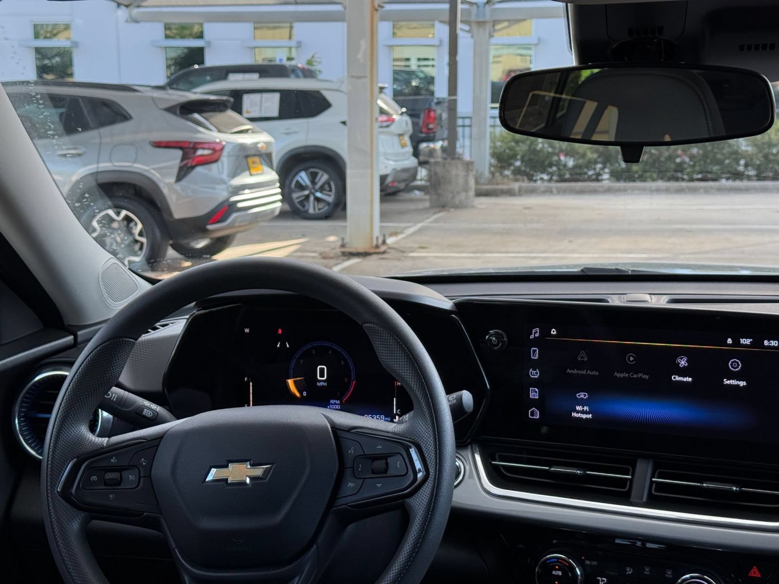 Used 2025 Chevrolet Trax LT FWD image 34