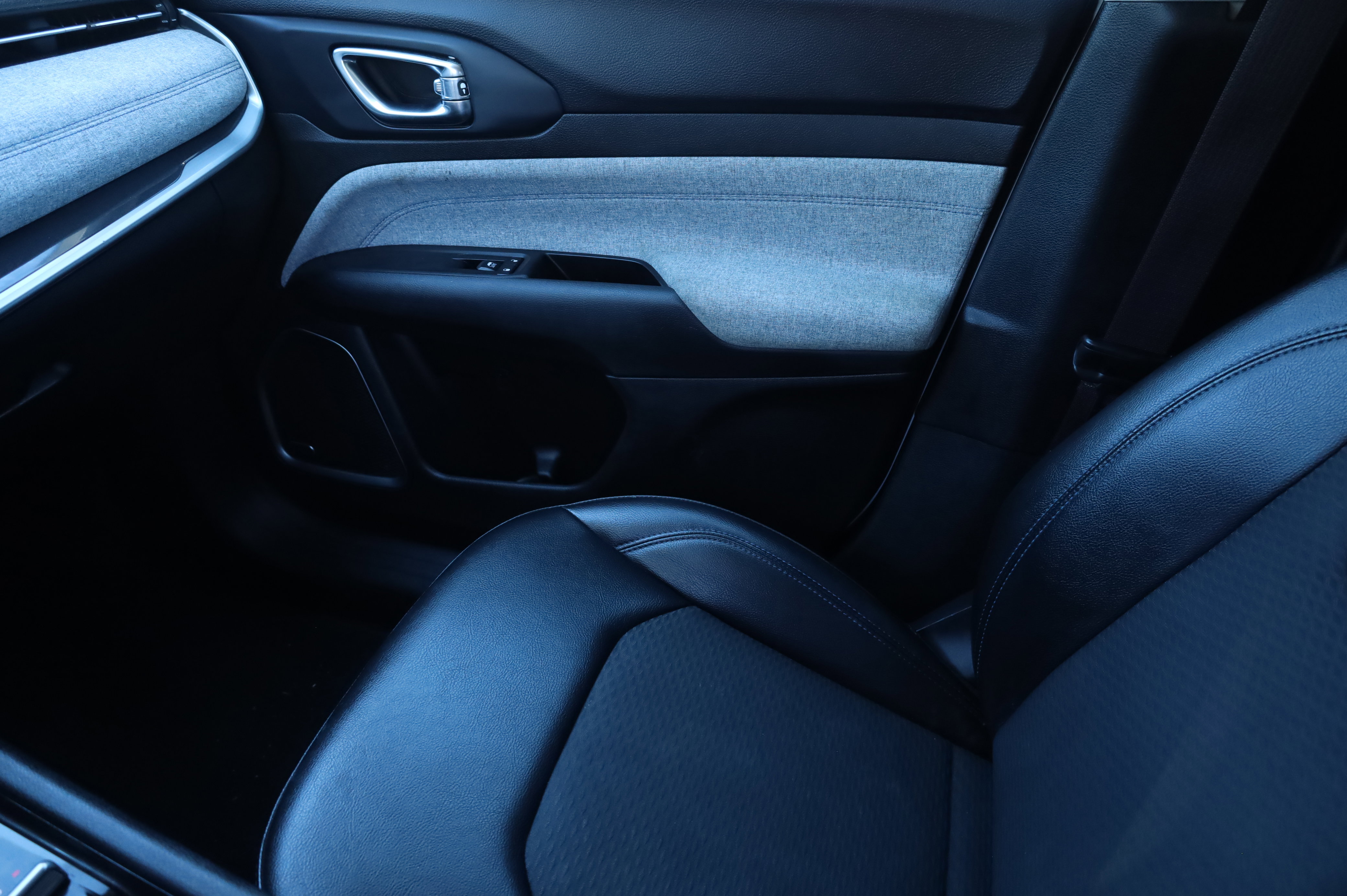 Used 2022 Jeep Compass Latitude w/ Sun and Sound Group image 13