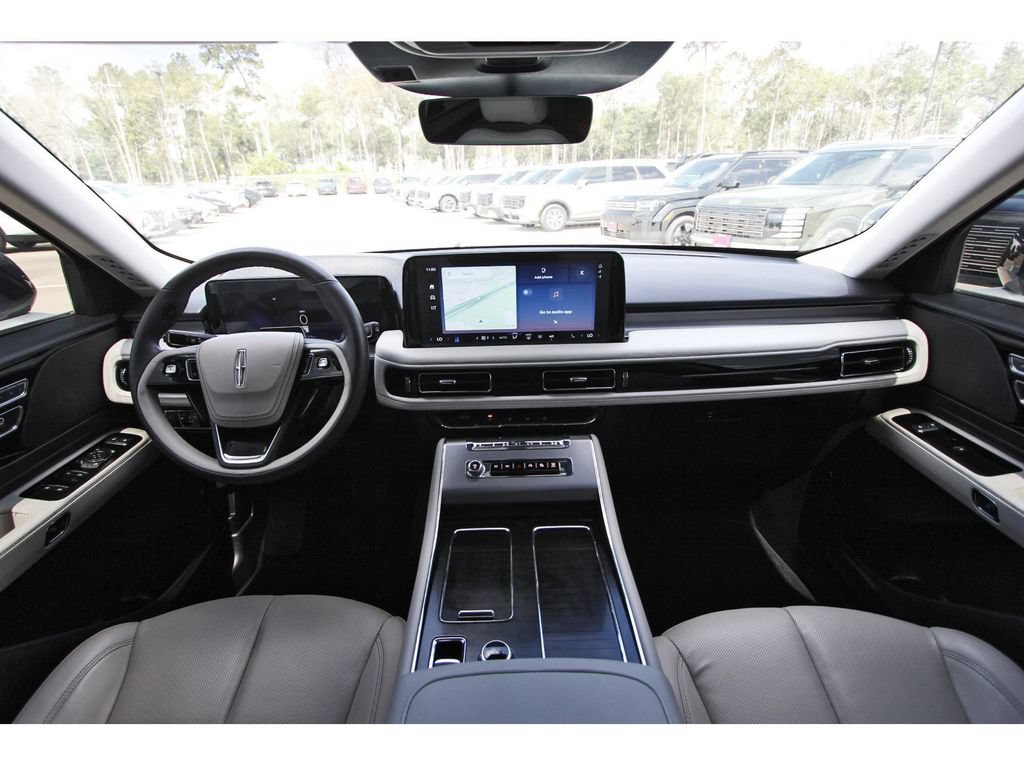 Used 2025 Lincoln Aviator 2WD image 13