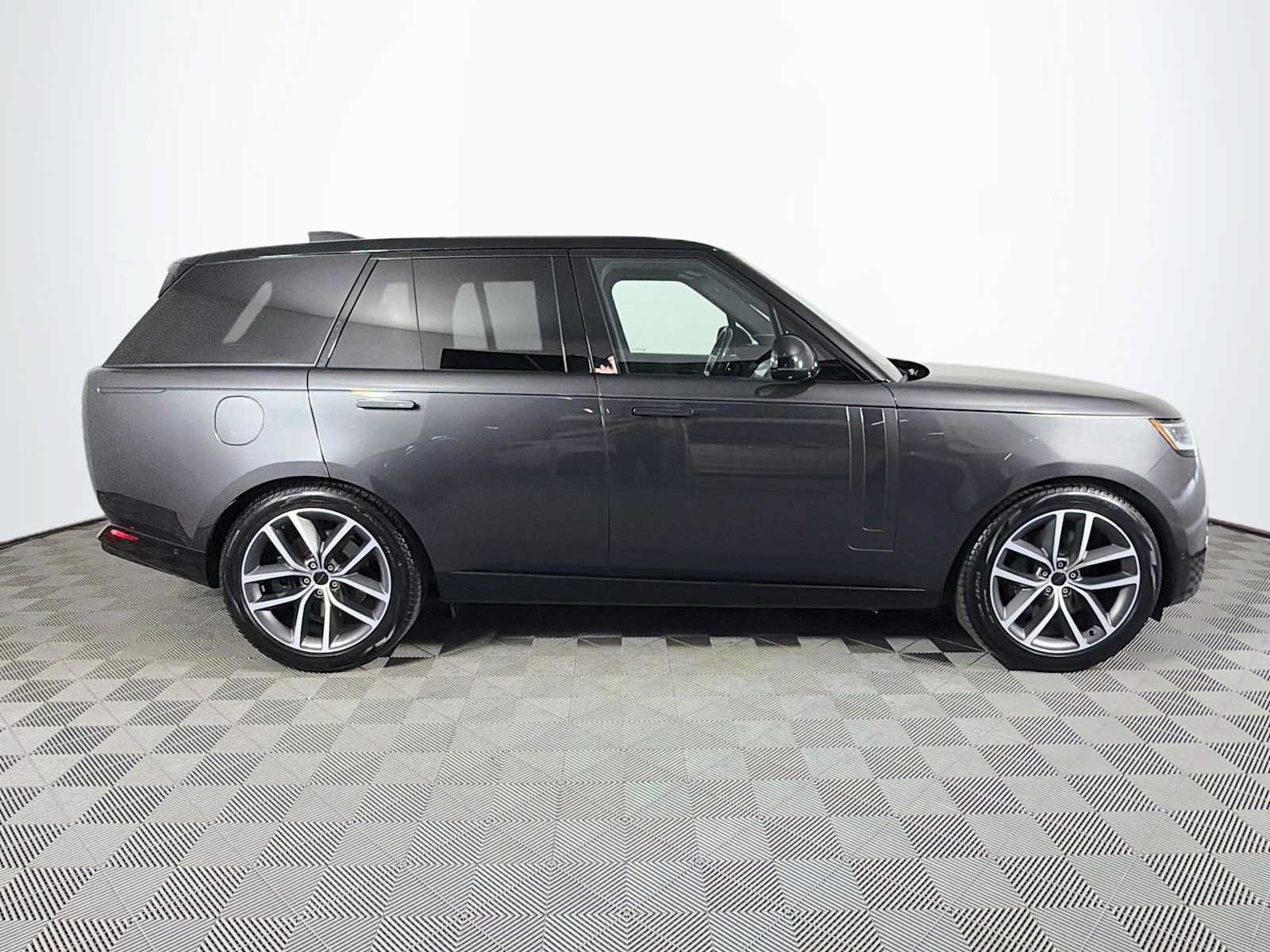 Used 2023 Land Rover Range Rover SE AWD/4WD image 4