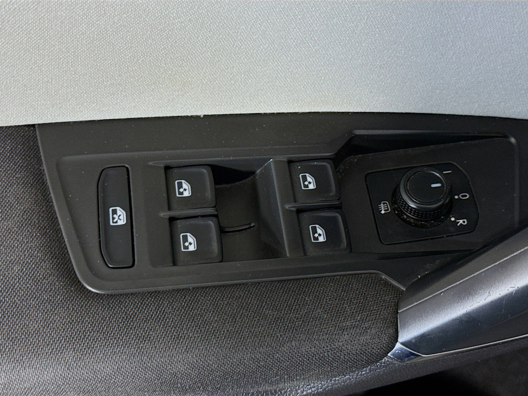 Used 2020 Volkswagen Tiguan S image 23