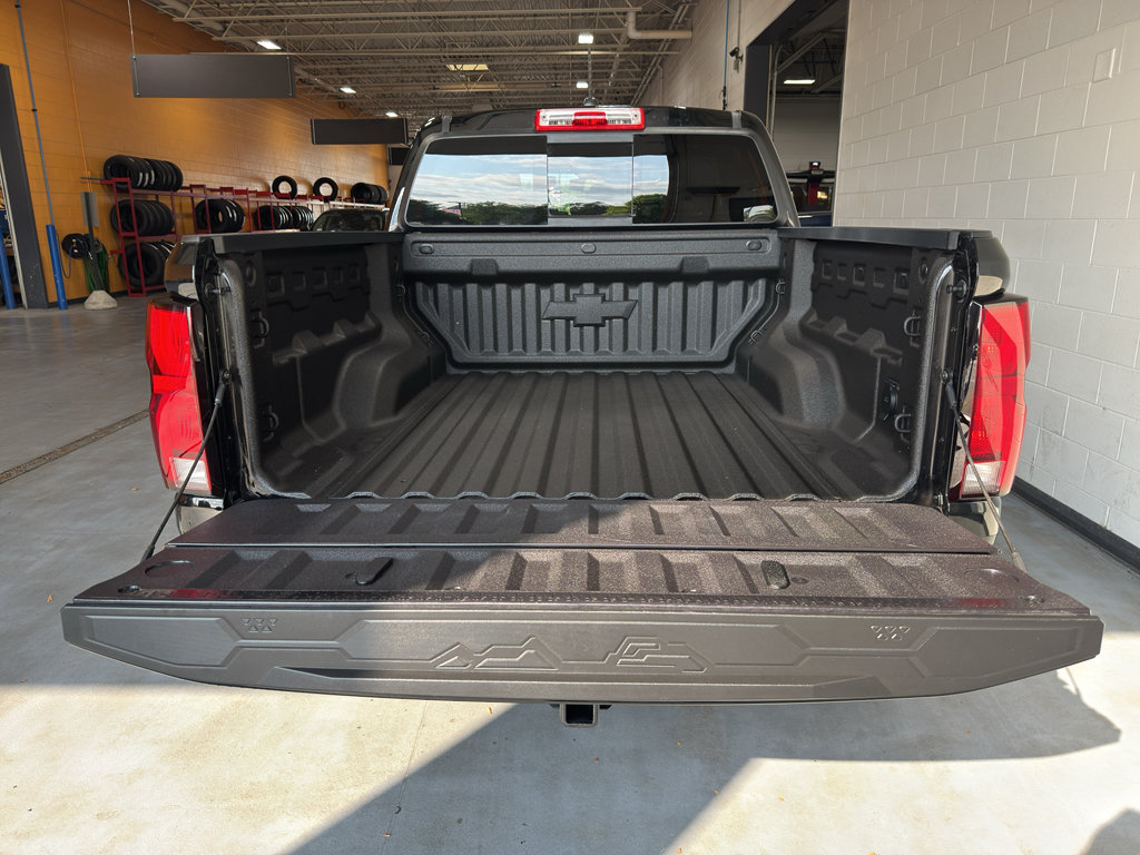 Used 2026 Chevrolet Colorado ZR2 w/ Technology Package AWD/4WD image 22
