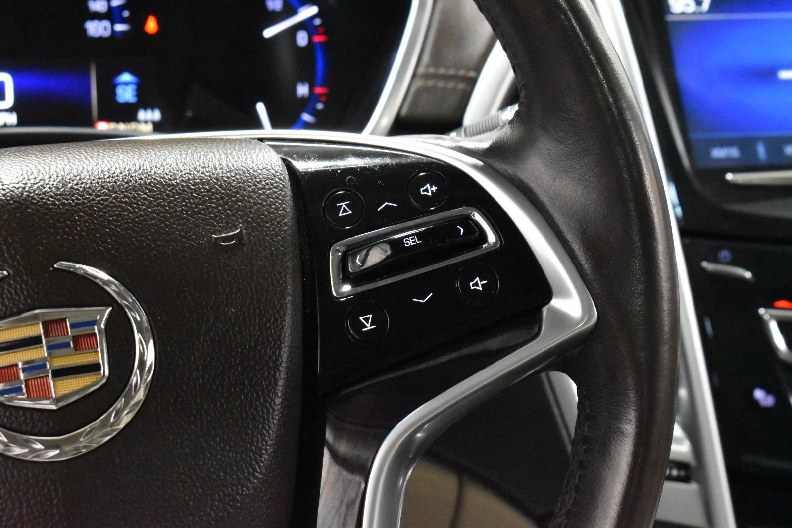 Used 2016 Cadillac SRX Luxury image 9