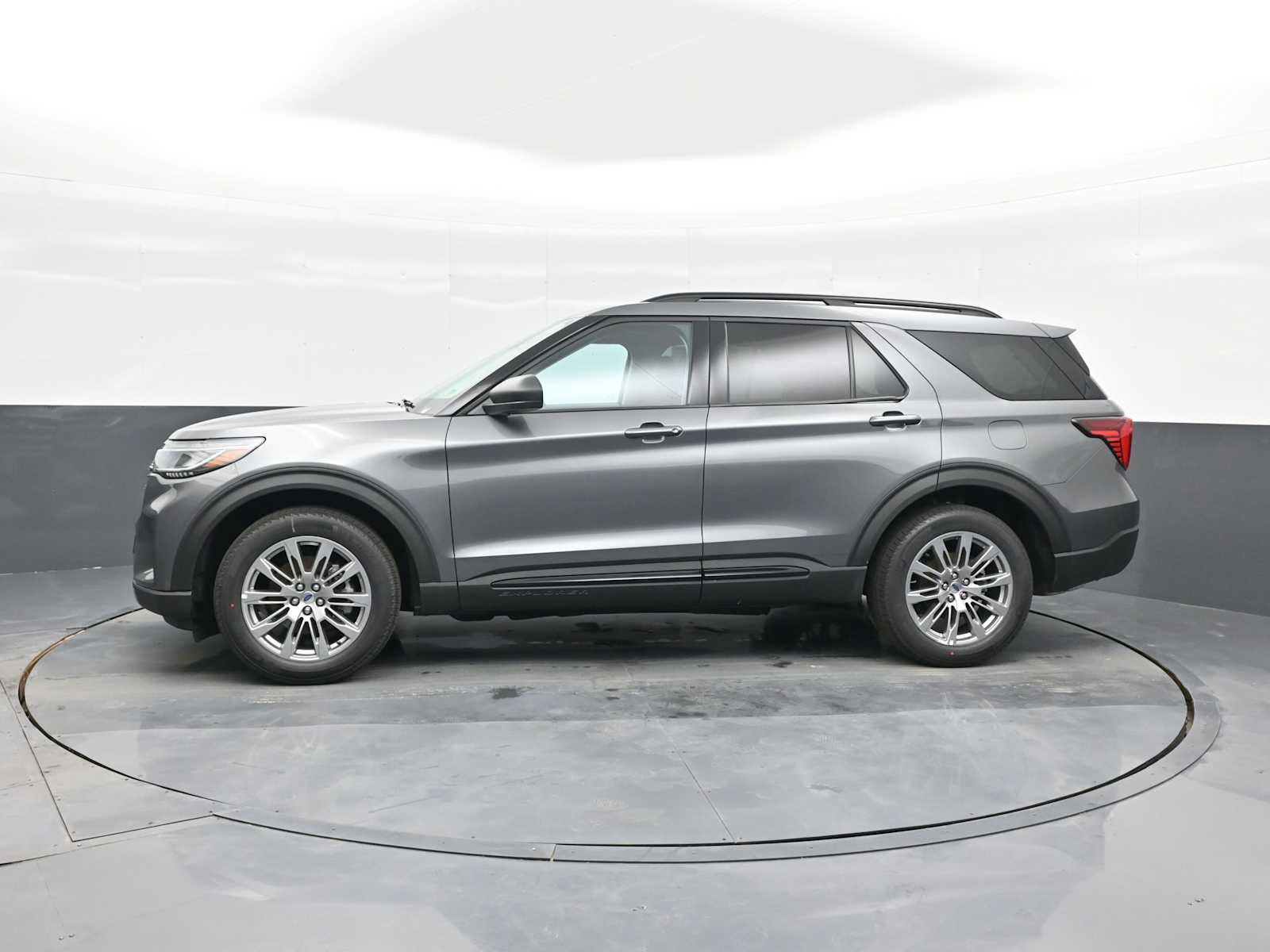 New 2026 Ford Explorer Active w/ Active Comfort Package image 3