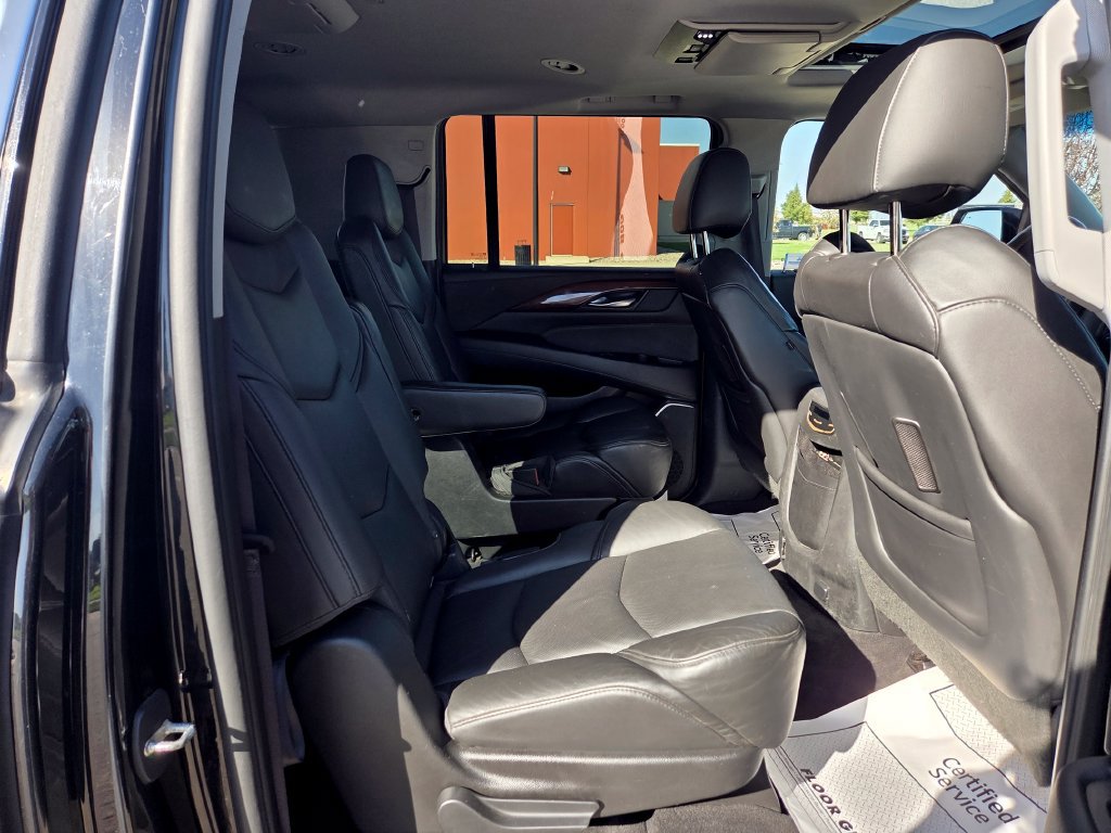 Used 2015 Cadillac Escalade ESV Luxury AWD/4WD image 34