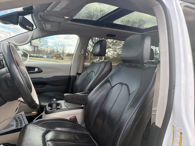 Used 2020 Chrysler Pacifica Limited w/ Tire & Wheel Group image 11
