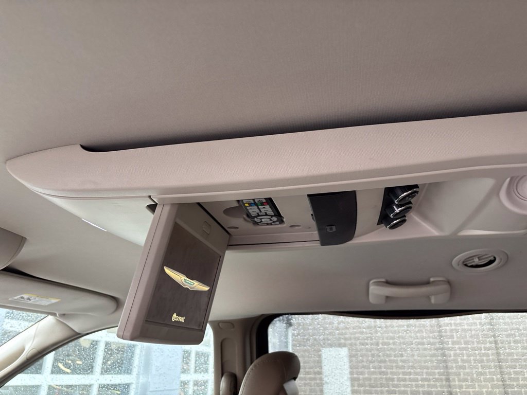Used 2016 Chrysler Town & Country Touring FWD image 6