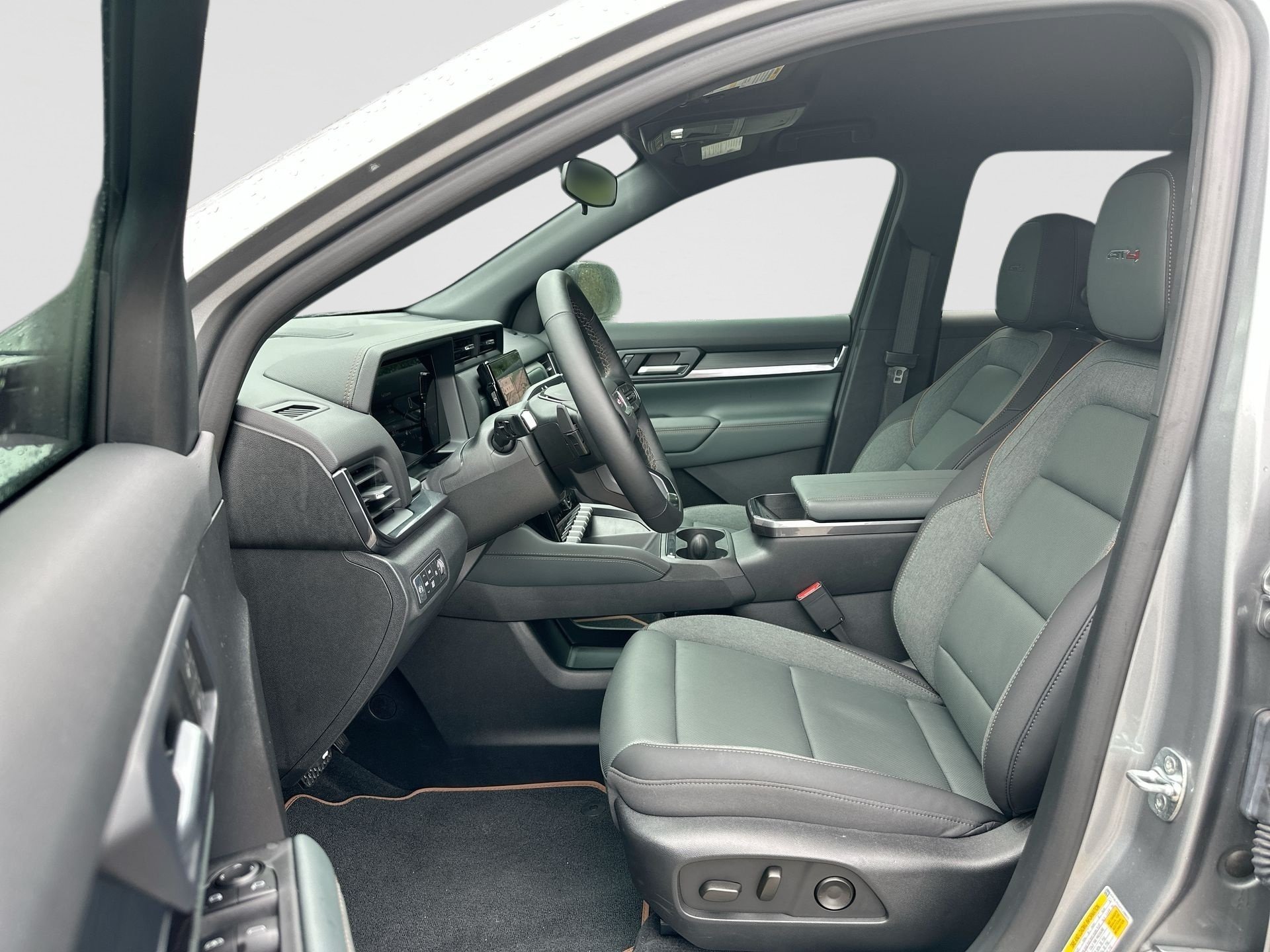 Certified 2026 GMC Terrain AT4 w/ Convenience Package III AWD/4WD image 19