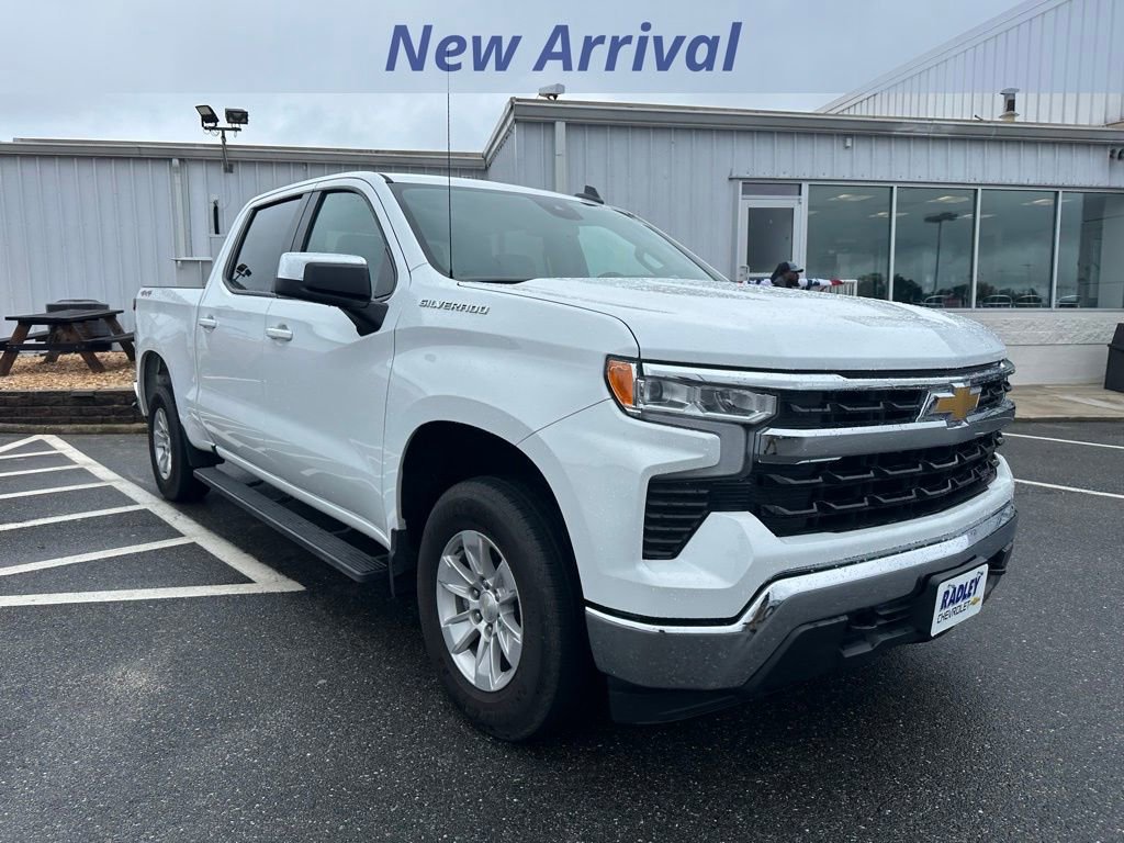 Used 2023 Chevrolet Silverado 1500 LT AWD/4WD image 2