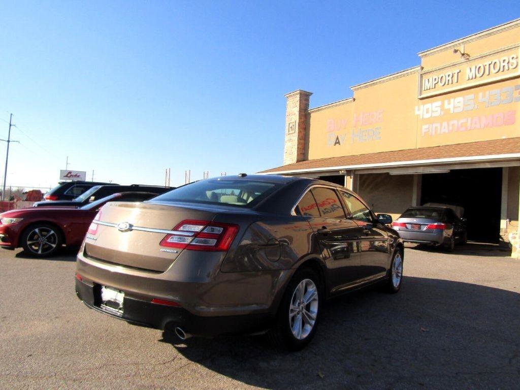 Used 2016 Ford Taurus SE FWD image 7