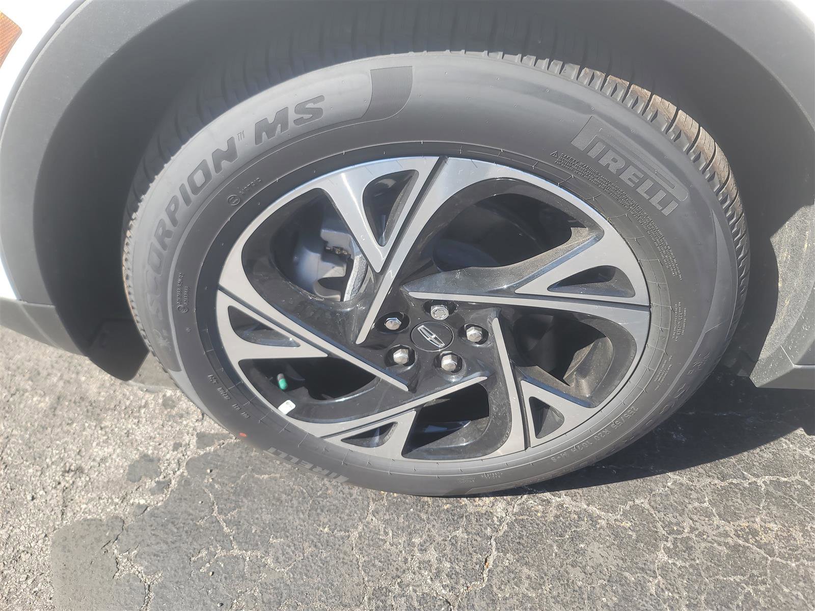 New 2025 Lincoln Nautilus Premier w/ Jet Appearance Package image 9