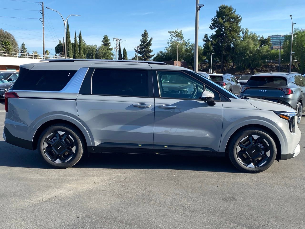 New 2026 Kia Carnival EX image 2