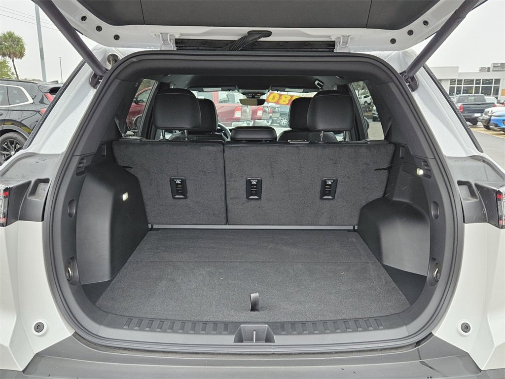 Used 2025 Chevrolet Equinox ACTIV w/ Safety and Technology Package image 12