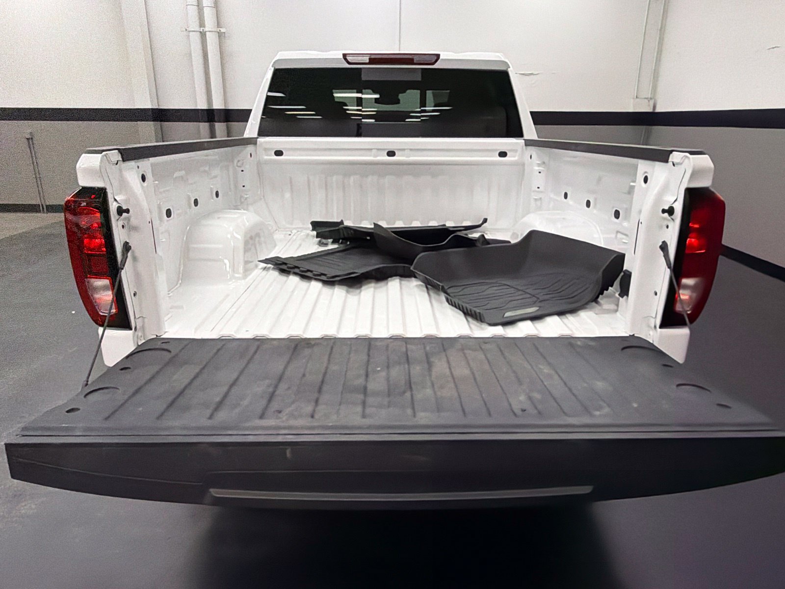 Used 2025 GMC Sierra 1500 Elevation w/ Preferred Package RWD image 16