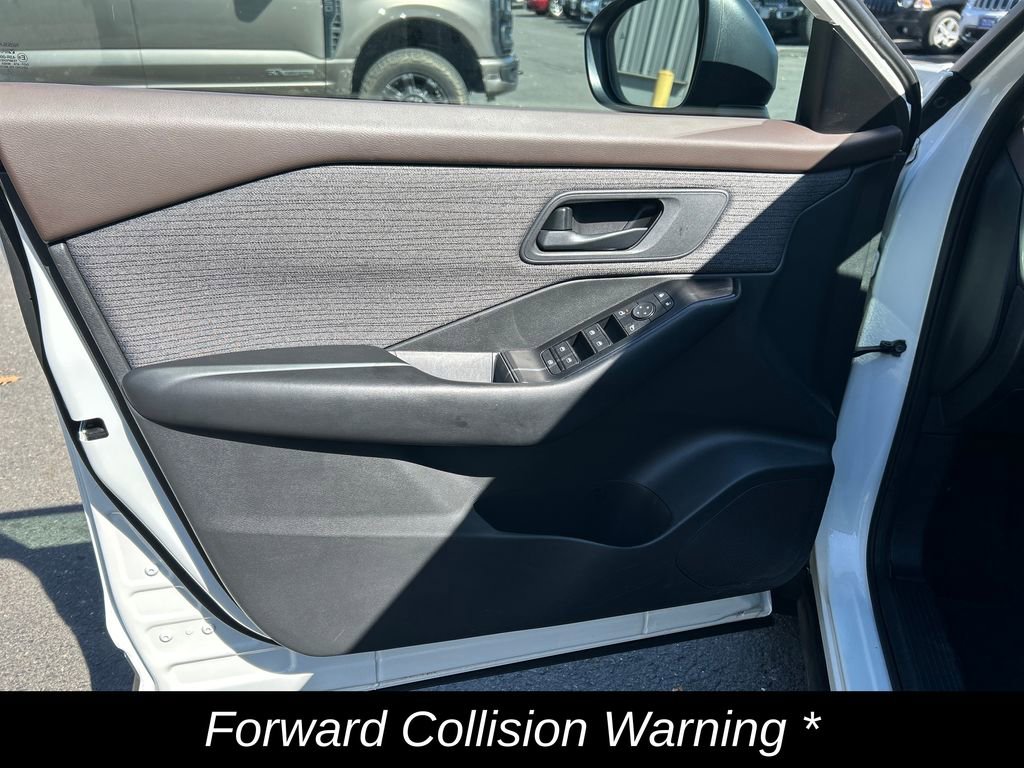 Used 2023 Nissan Rogue S image 13