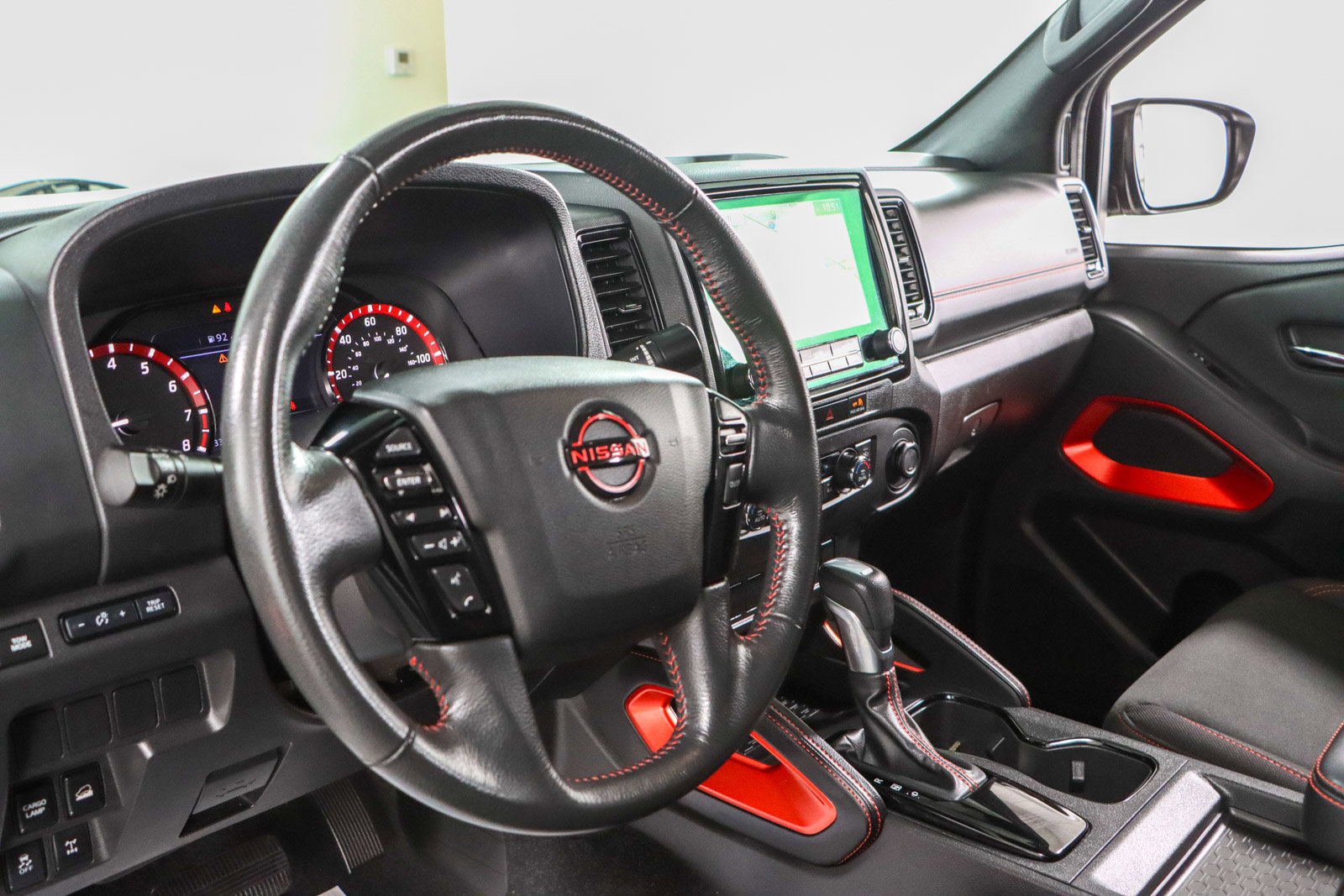 Used 2024 Nissan Frontier PRO-4X w/ Off-Road Protection Package image 24