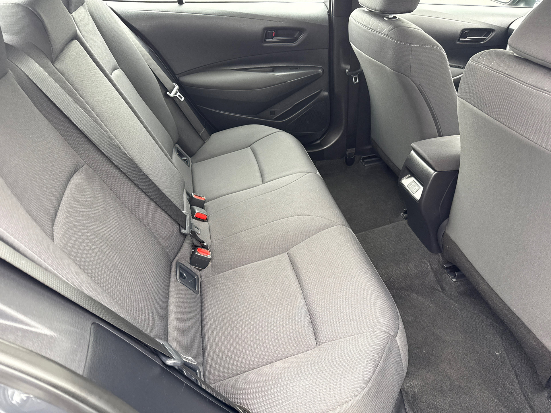 Used 2025 Toyota Corolla LE FWD image 15
