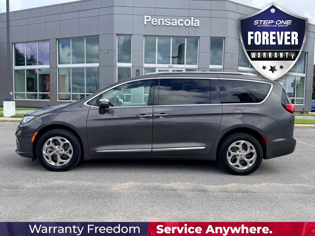 Used 2021 Chrysler Pacifica Limited AWD/4WD image 3