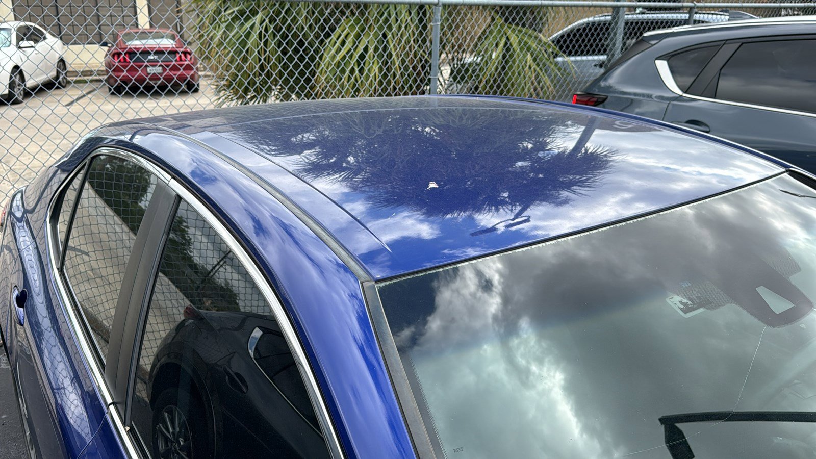 Used 2018 Toyota Camry LE FWD image 3
