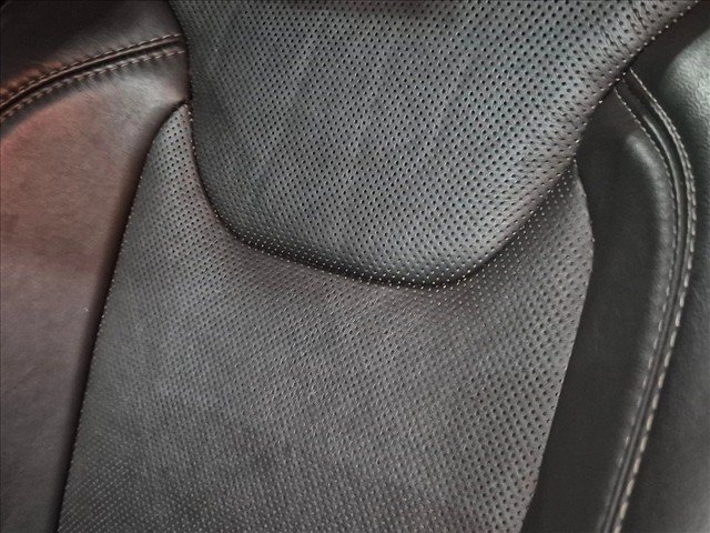 Used 2019 Jeep Cherokee Limited FWD image 11