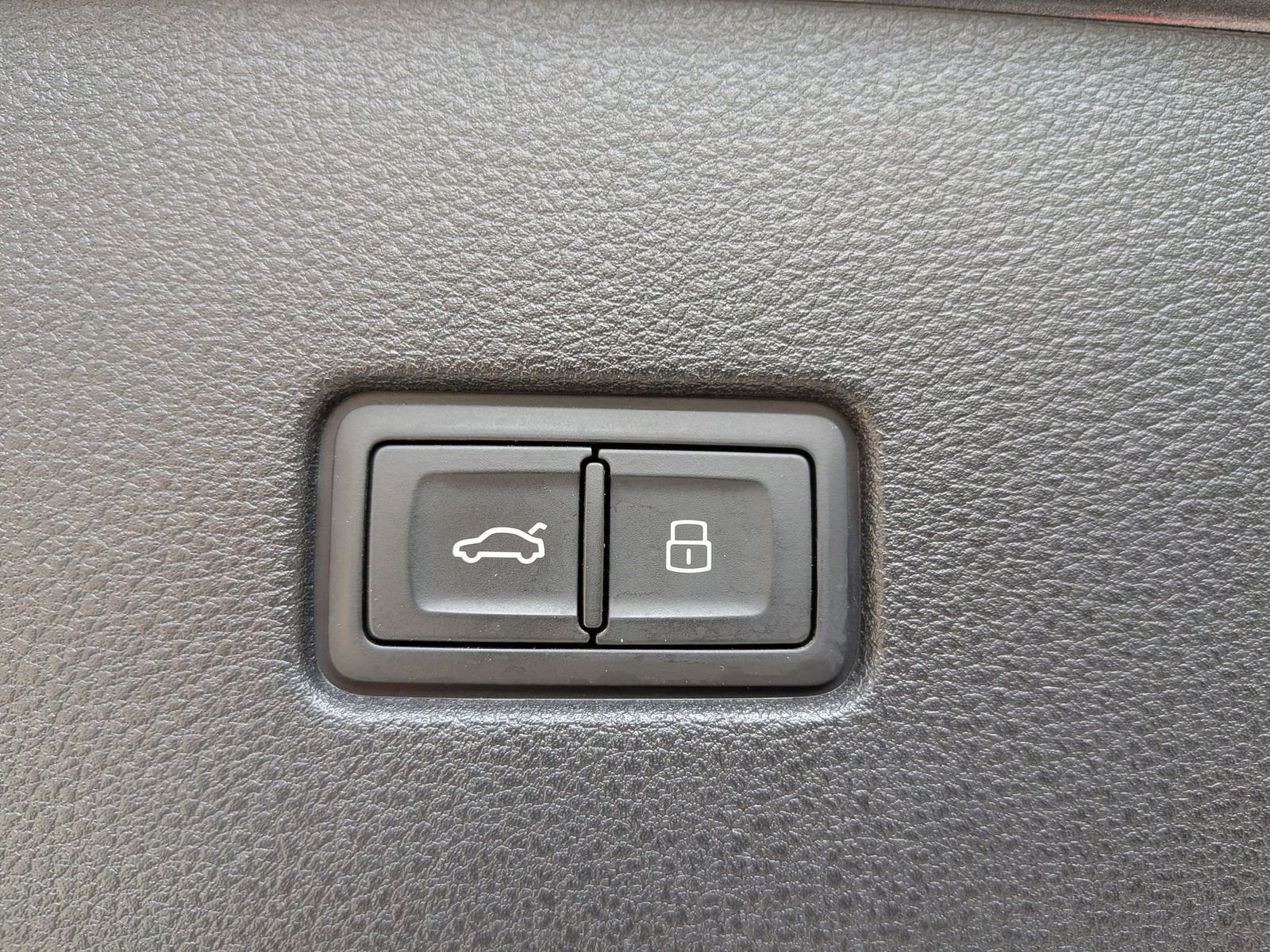 Used 2020 Audi Q8 Premium Plus image 34