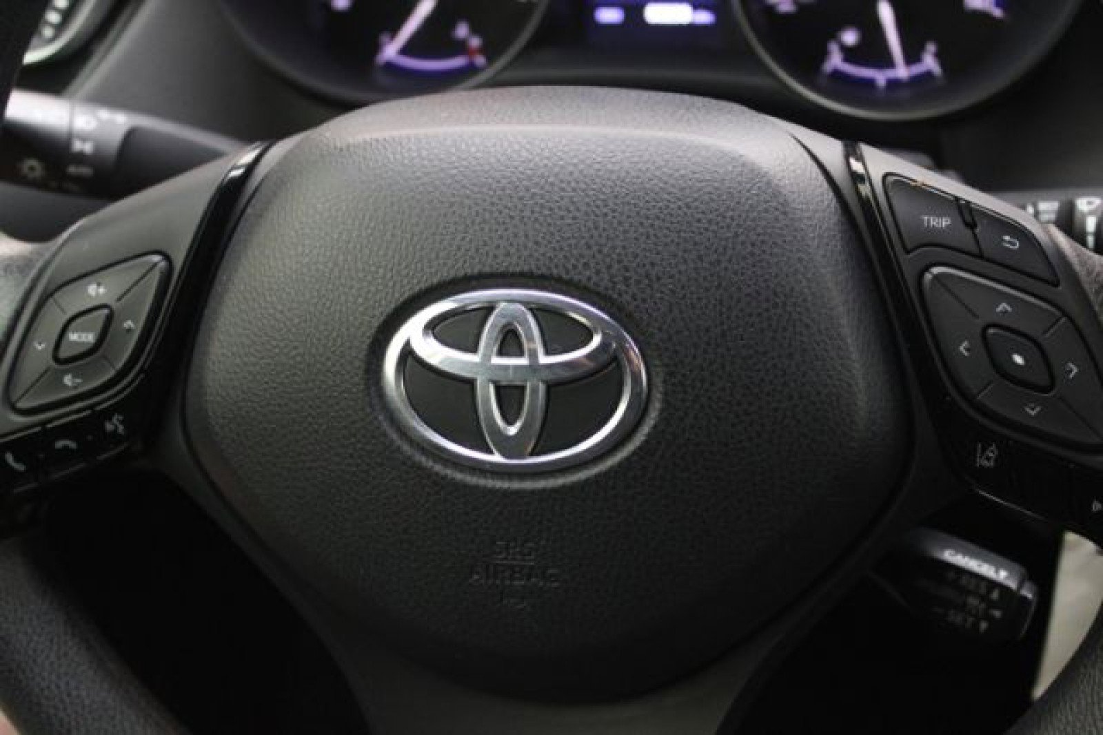 Used 2020 Toyota C-HR LE image 20