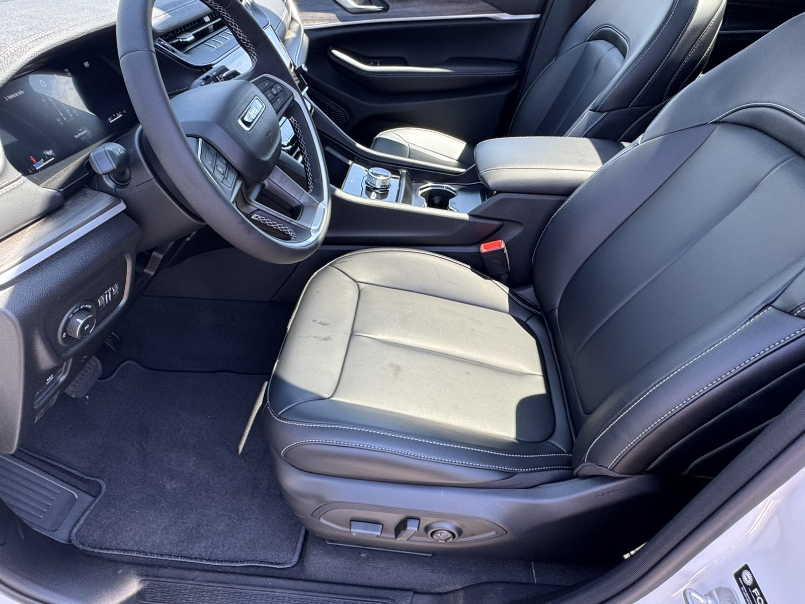 New 2026 Jeep Grand Cherokee Limited w/ Limited Altitude Package AWD/4WD image 9
