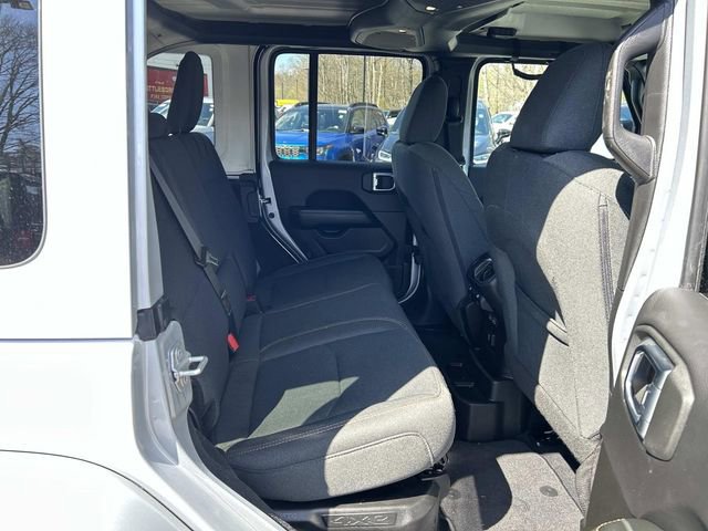 Used 2024 Jeep Wrangler Unlimited Sahara AWD/4WD image 15