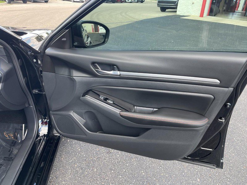 Used 2024 Nissan Altima 2.5 SR AWD/4WD image 13