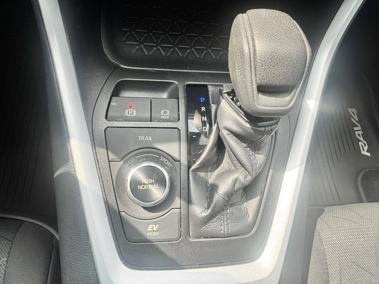 Used 2020 Toyota RAV4 XLE AWD/4WD image 48